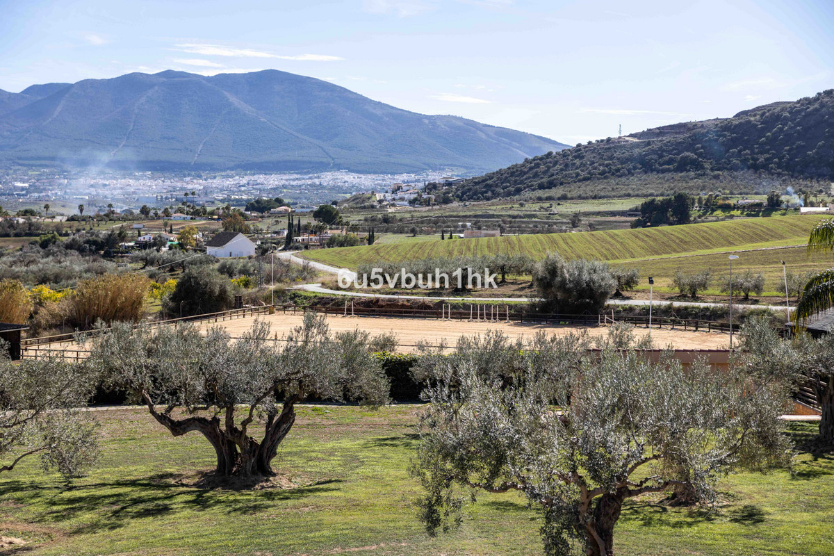 4 Bed Townhouse for sale in Alhaurín El Grande Costa Del Sol, Málaga, Spain