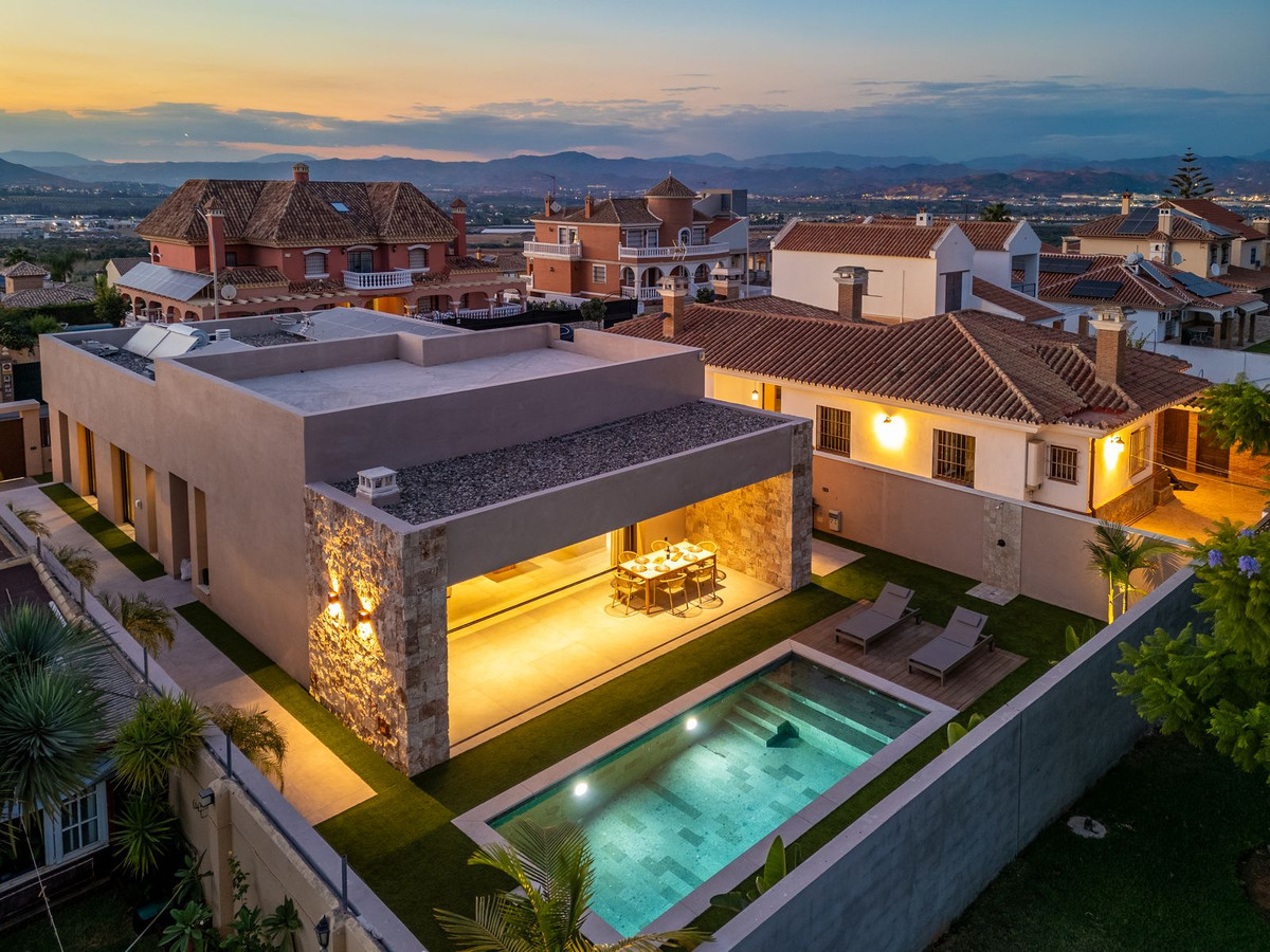 Se vende Villa - Chalet de 4 dormitorios en Costa Del Sol, Málaga, España
