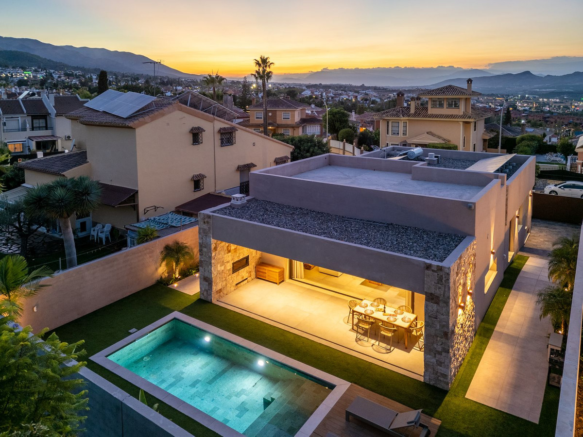 Se vende Villa - Chalet de 4 dormitorios en Costa Del Sol, Málaga, España