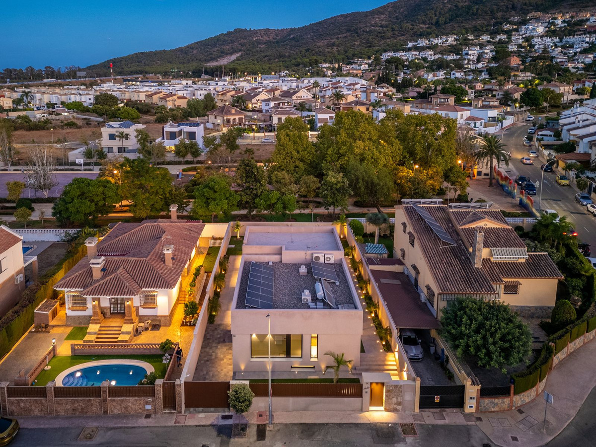 Se vende Villa - Chalet de 4 dormitorios en Costa Del Sol, Málaga, España