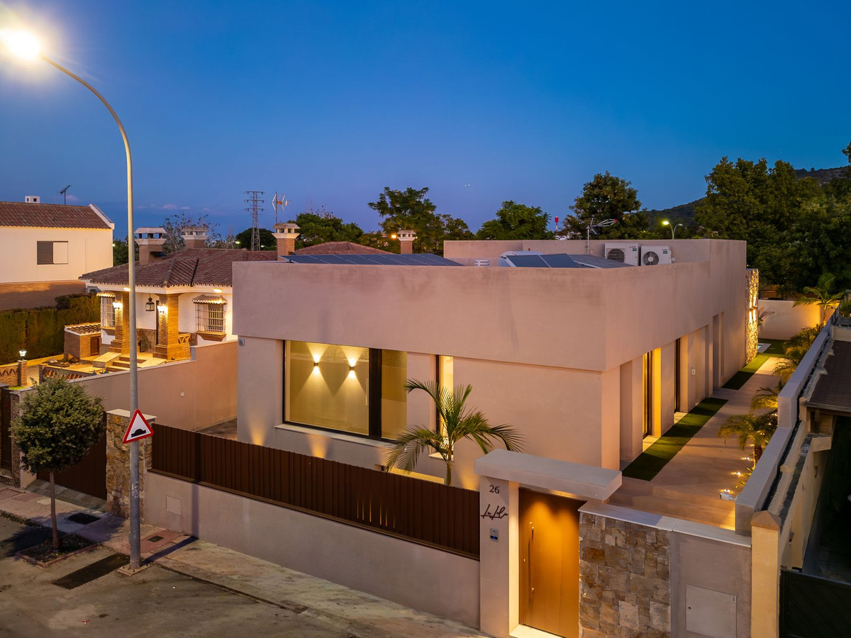 Se vende Villa - Chalet de 4 dormitorios en Costa Del Sol, Málaga, España