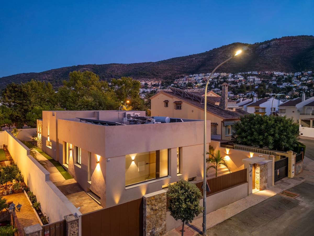 Se vende Villa - Chalet de 4 dormitorios en Costa Del Sol, Málaga, España