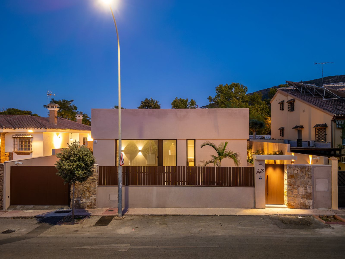 Se vende Villa - Chalet de 4 dormitorios en Costa Del Sol, Málaga, España