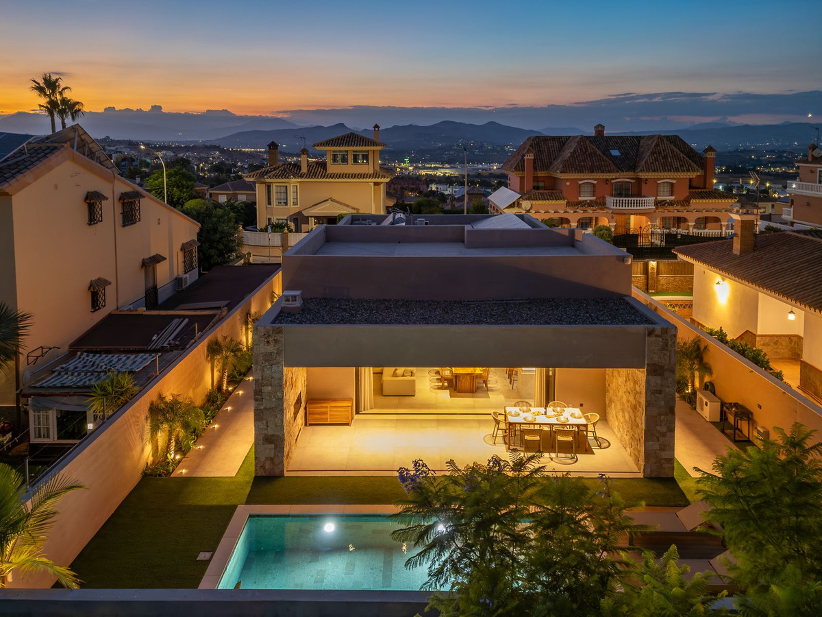 Se vende Villa - Chalet de 4 dormitorios en Costa Del Sol, Málaga, España