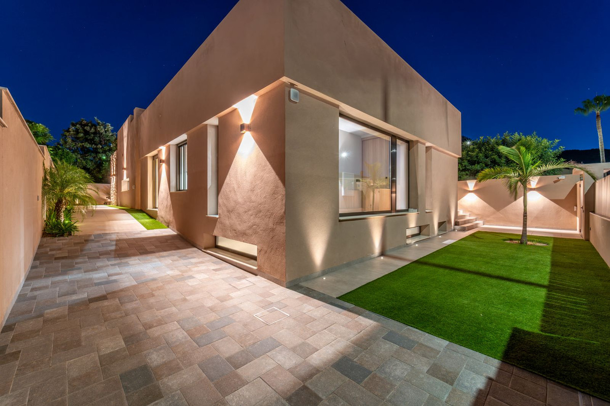 Se vende Villa - Chalet de 4 dormitorios en Costa Del Sol, Málaga, España