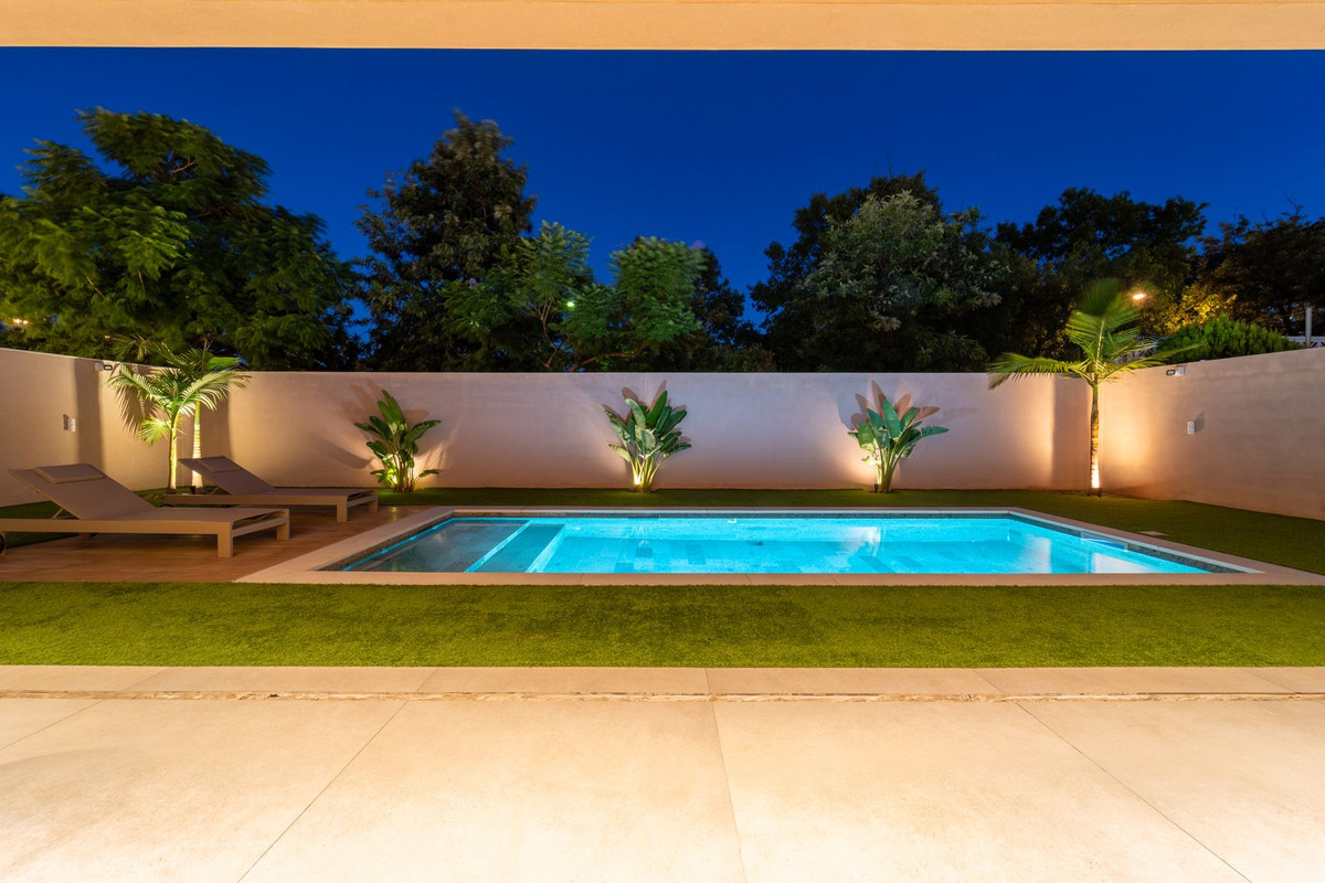 Se vende Villa - Chalet de 4 dormitorios en Costa Del Sol, Málaga, España