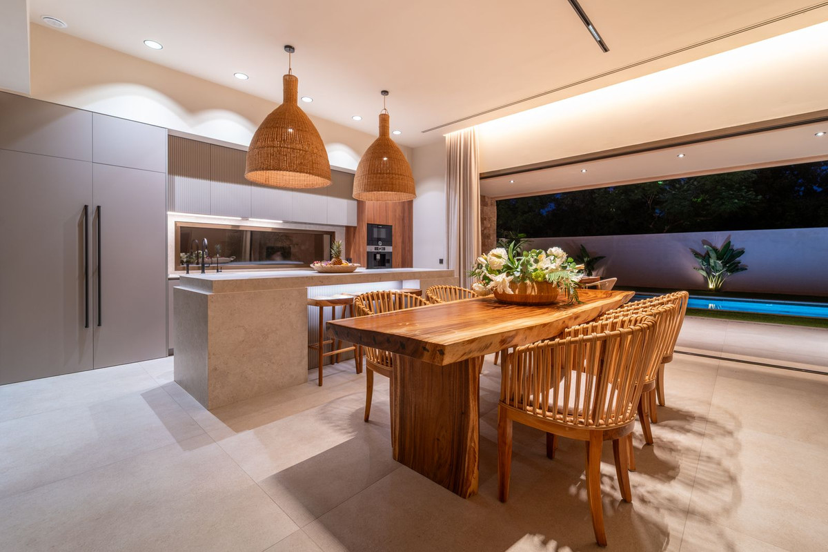 Se vende Villa - Chalet de 4 dormitorios en Costa Del Sol, Málaga, España