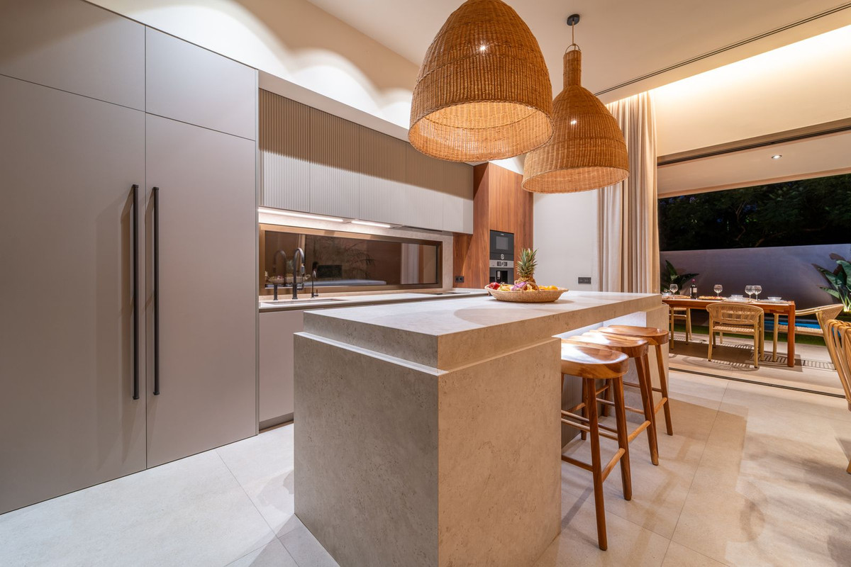 Se vende Villa - Chalet de 4 dormitorios en Costa Del Sol, Málaga, España
