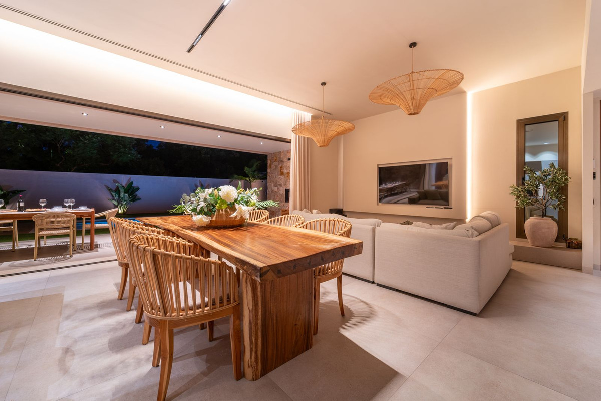 Se vende Villa - Chalet de 4 dormitorios en Costa Del Sol, Málaga, España