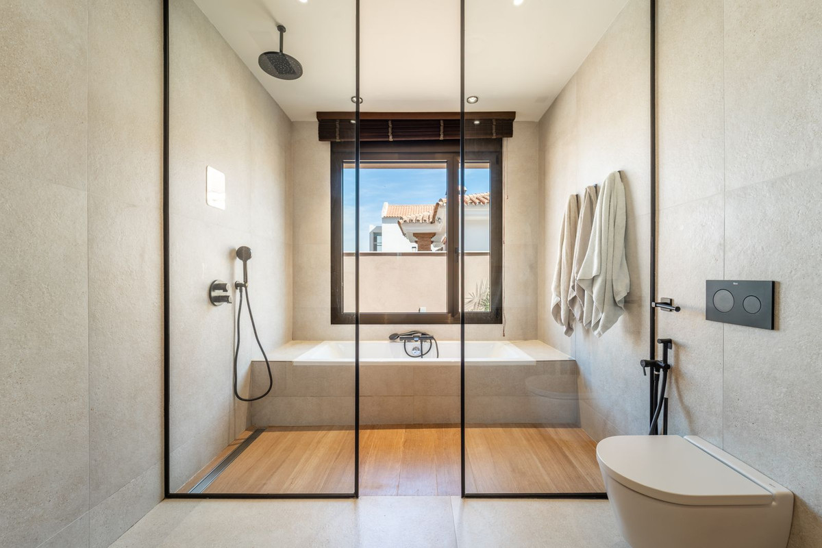 Se vende Villa - Chalet de 4 dormitorios en Costa Del Sol, Málaga, España