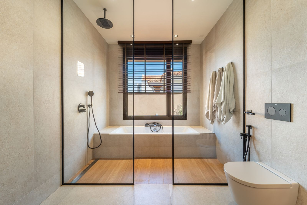Se vende Villa - Chalet de 4 dormitorios en Costa Del Sol, Málaga, España