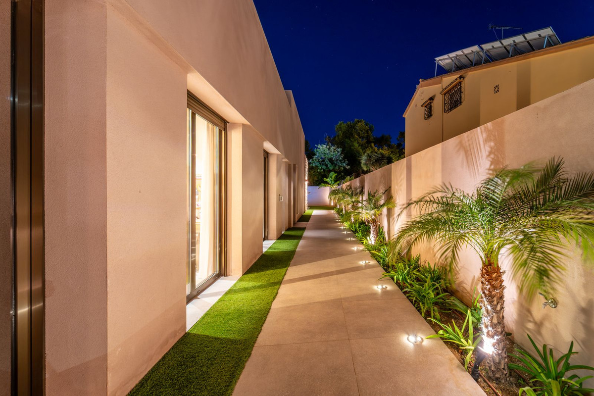 Se vende Villa - Chalet de 4 dormitorios en Costa Del Sol, Málaga, España