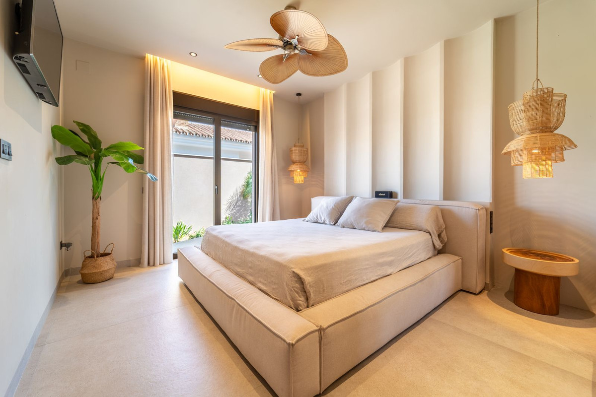 Se vende Villa - Chalet de 4 dormitorios en Costa Del Sol, Málaga, España