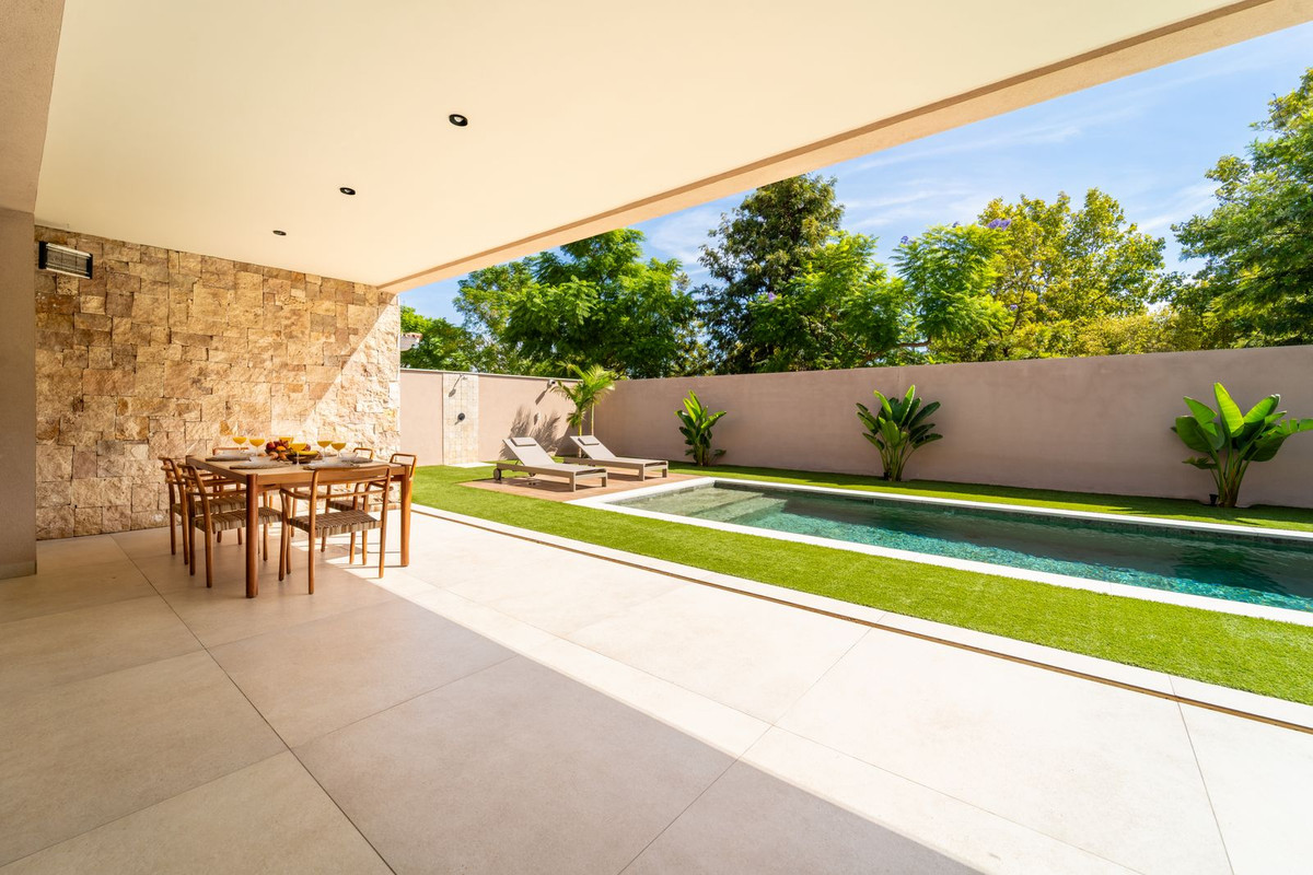 Se vende Villa - Chalet de 4 dormitorios en Costa Del Sol, Málaga, España