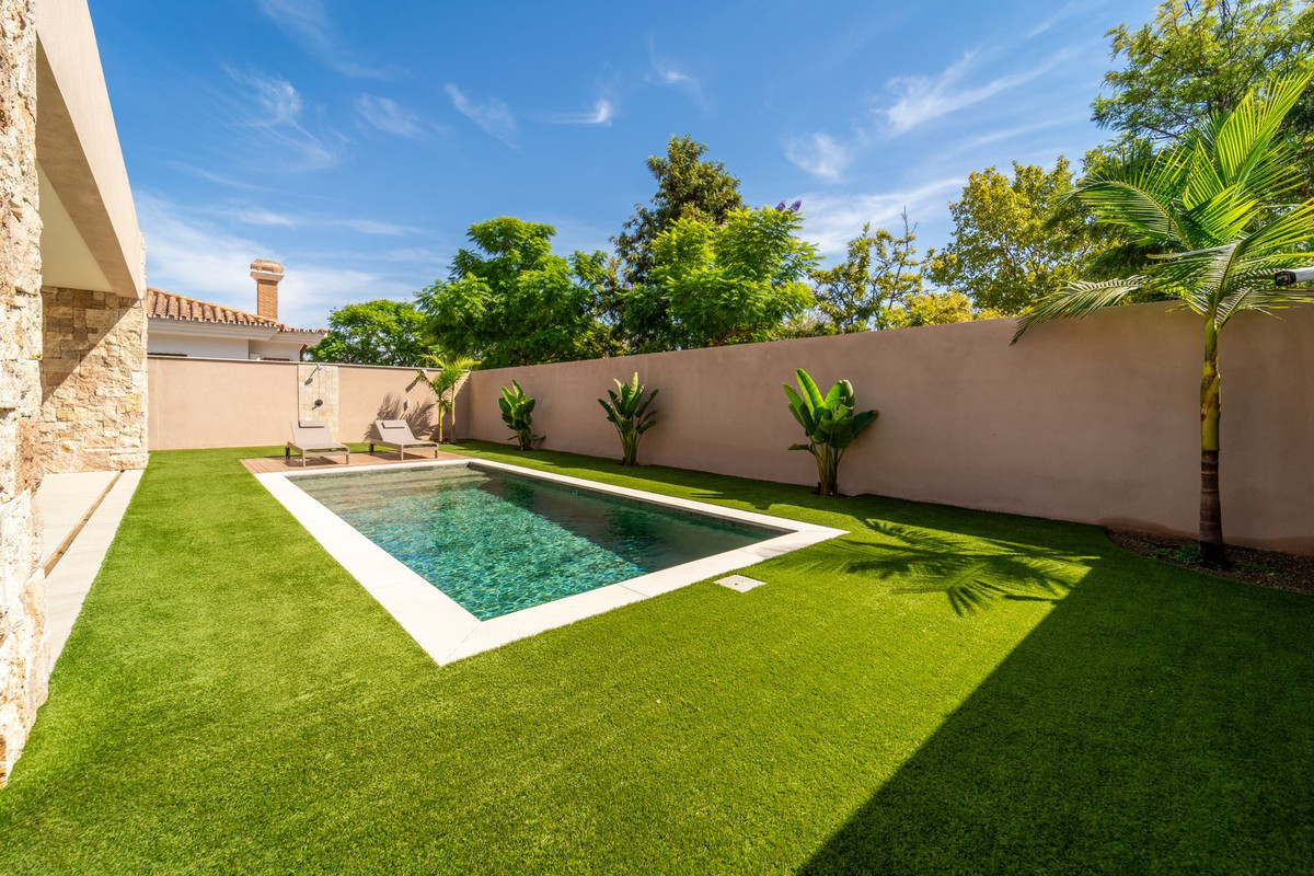 Se vende Villa - Chalet de 4 dormitorios en Costa Del Sol, Málaga, España