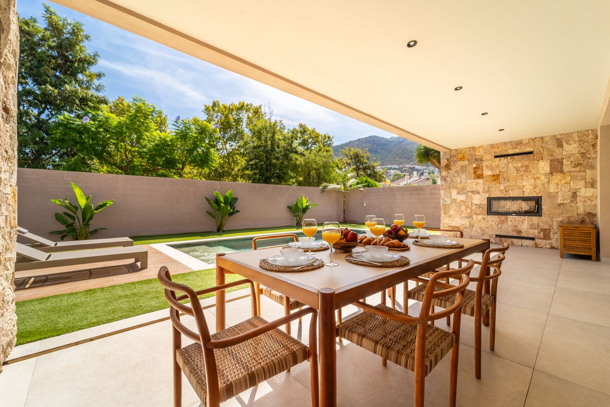 Se vende Villa - Chalet de 4 dormitorios en Costa Del Sol, Málaga, España