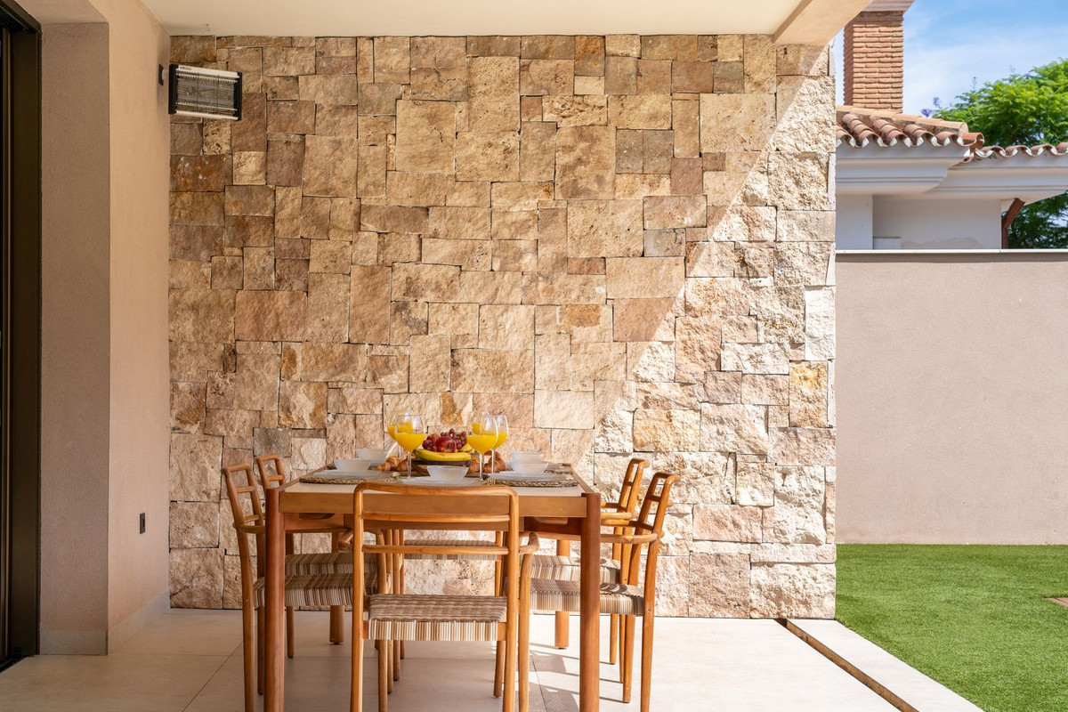 Se vende Villa - Chalet de 4 dormitorios en Costa Del Sol, Málaga, España