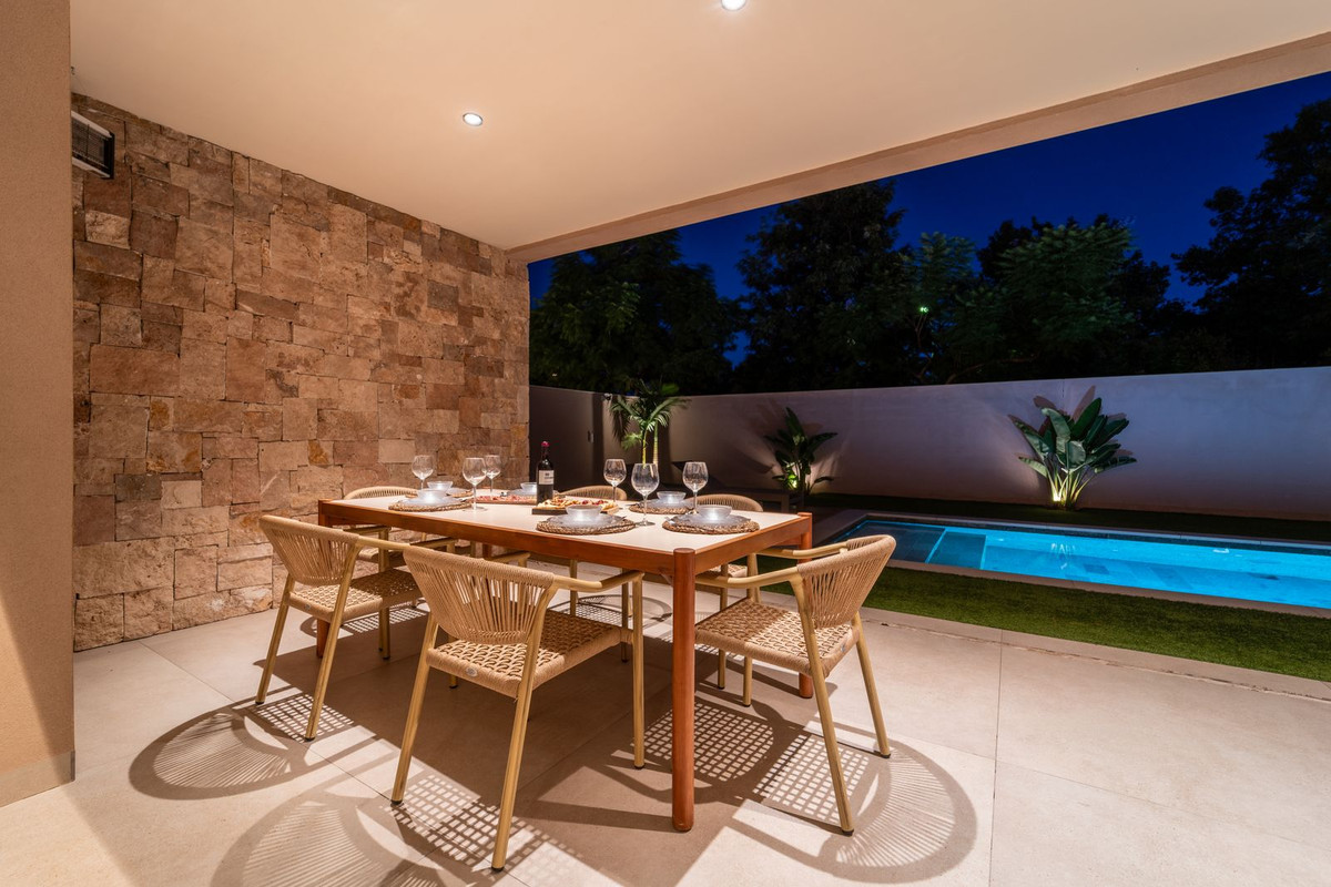 Se vende Villa - Chalet de 4 dormitorios en Costa Del Sol, Málaga, España