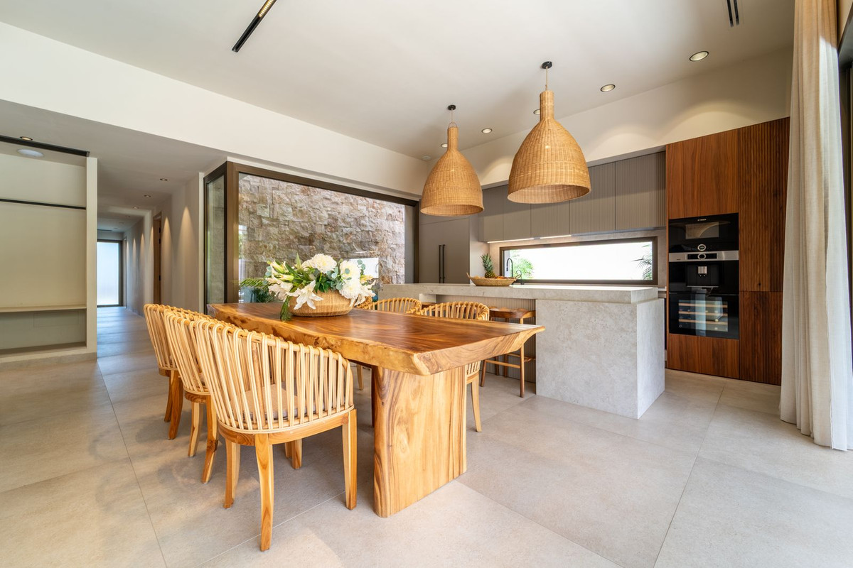 Se vende Villa - Chalet de 4 dormitorios en Costa Del Sol, Málaga, España