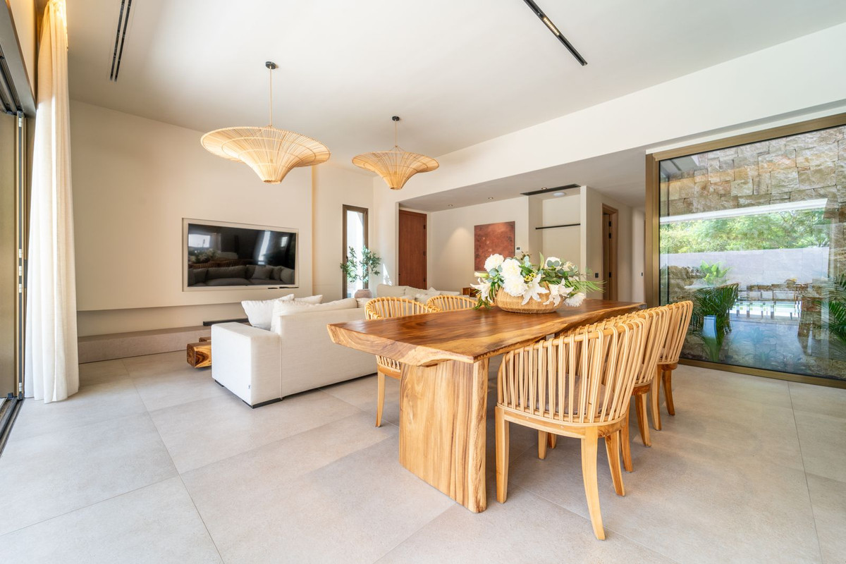 Se vende Villa - Chalet de 4 dormitorios en Costa Del Sol, Málaga, España
