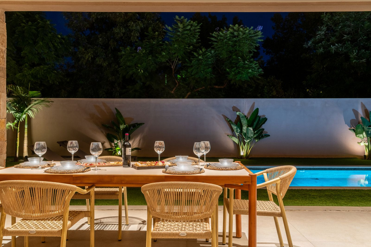 Se vende Villa - Chalet de 4 dormitorios en Costa Del Sol, Málaga, España