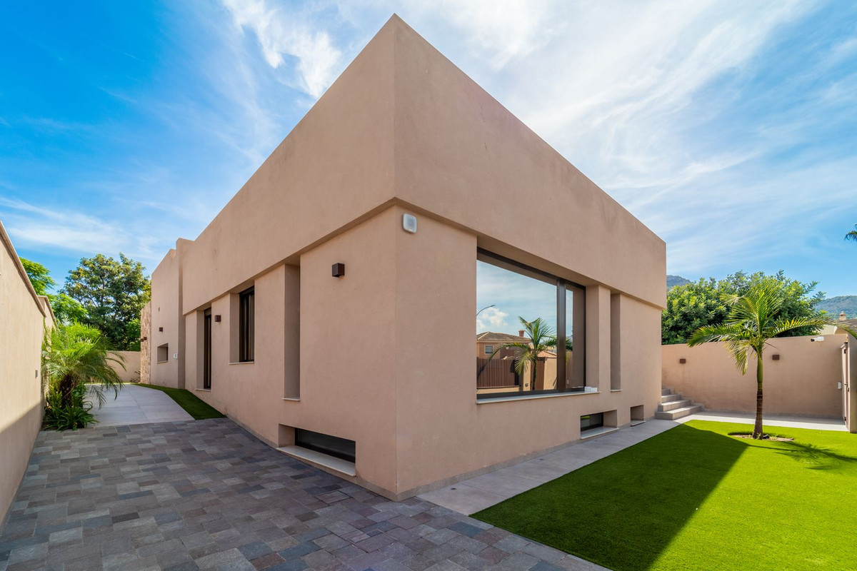 Se vende Villa - Chalet de 4 dormitorios en Costa Del Sol, Málaga, España