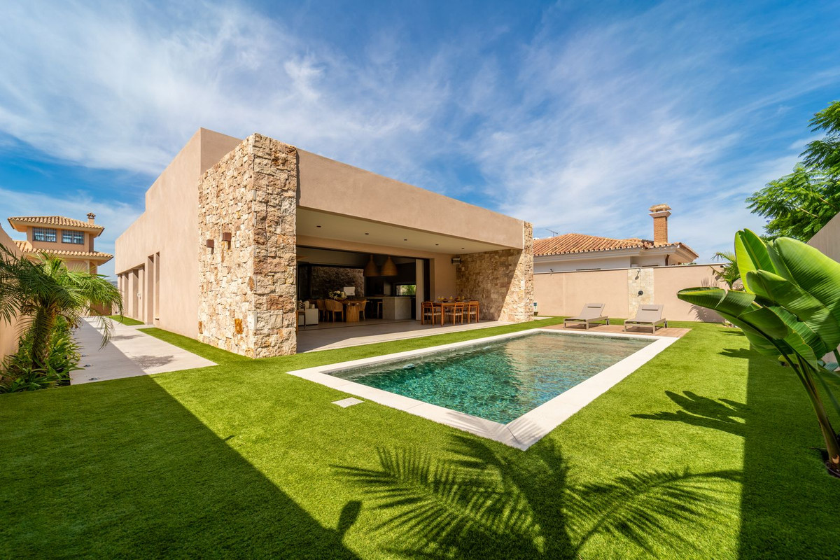 Se vende Villa - Chalet de 4 dormitorios en Costa Del Sol, Málaga, España