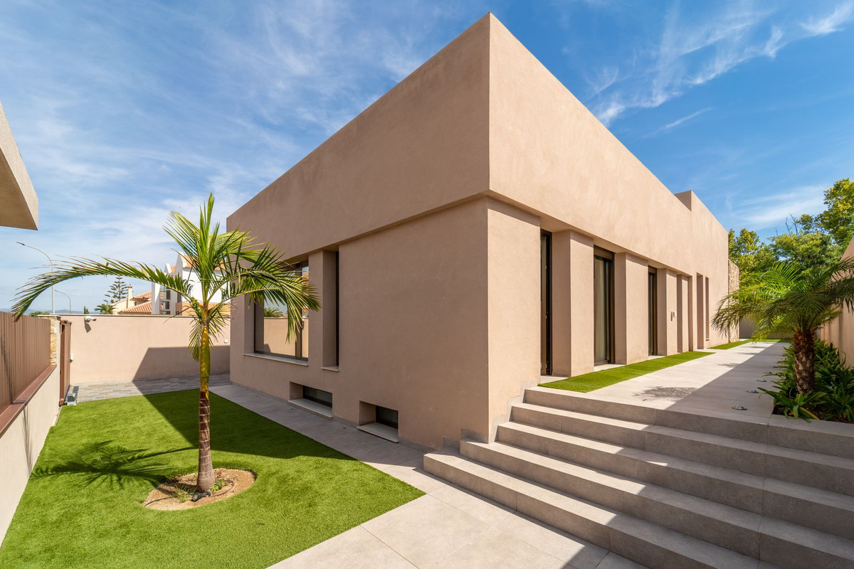 Se vende Villa - Chalet de 4 dormitorios en Costa Del Sol, Málaga, España