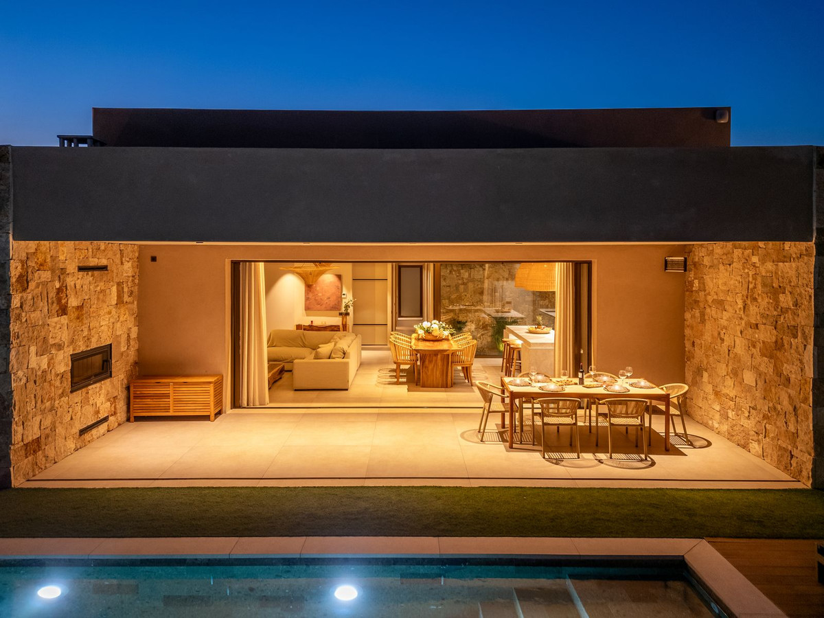 Se vende Villa - Chalet de 4 dormitorios en Costa Del Sol, Málaga, España