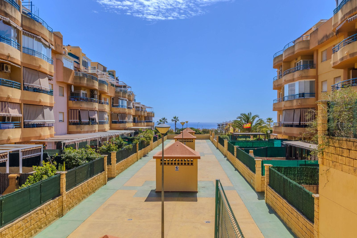 3 Bed Apartment for sale in El Pinillo Costa Del Sol, Málaga, Spain