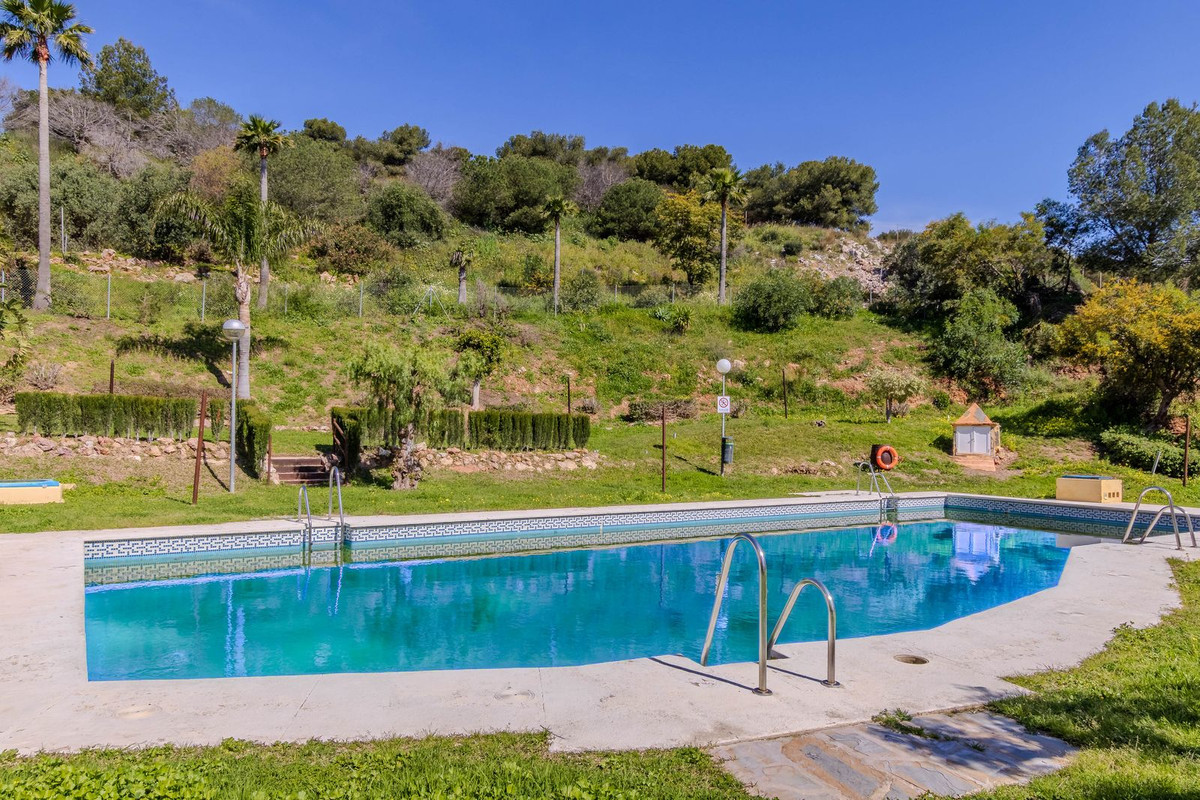 3 Bed Apartment for sale in El Pinillo Costa Del Sol, Málaga, Spain
