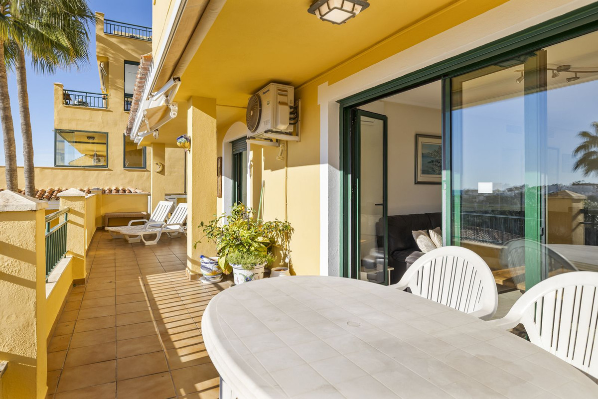 Se vende Apartamento Planta Media de 2 dormitorios en Costa Del Sol, Málaga, España