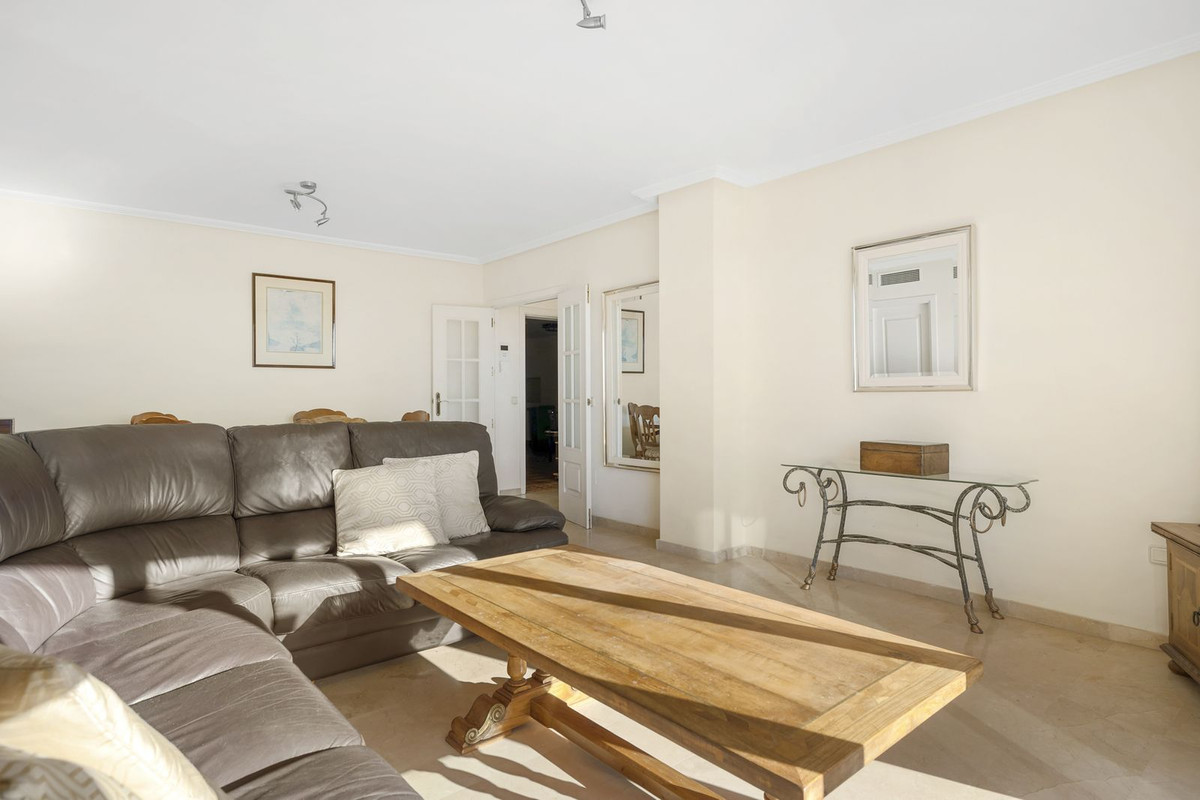 Se vende Apartamento Planta Media de 2 dormitorios en Costa Del Sol, Málaga, España
