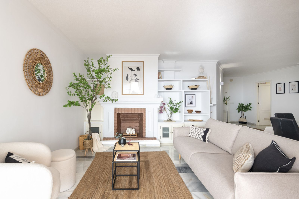 2 Bed Apartment for sale in Puerto Banús Costa Del Sol, Málaga, Spain