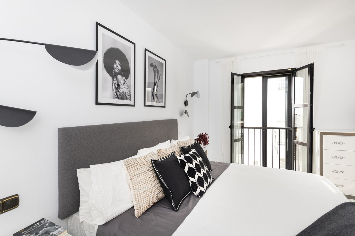 2 Bed Apartment for sale in Puerto Banús Costa Del Sol, Málaga, Spain
