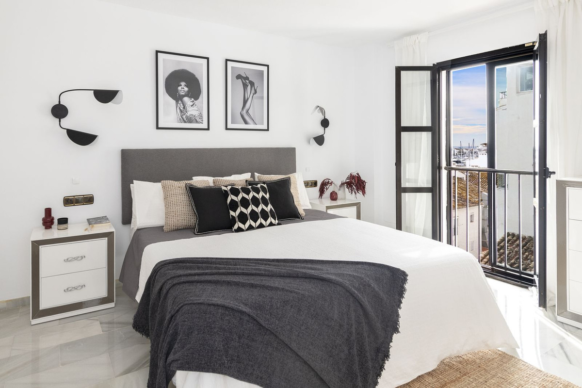 2 Bed Apartment for sale in Puerto Banús Costa Del Sol, Málaga, Spain