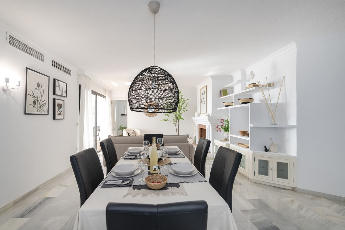 2 Bed Apartment for sale in Puerto Banús Costa Del Sol, Málaga, Spain