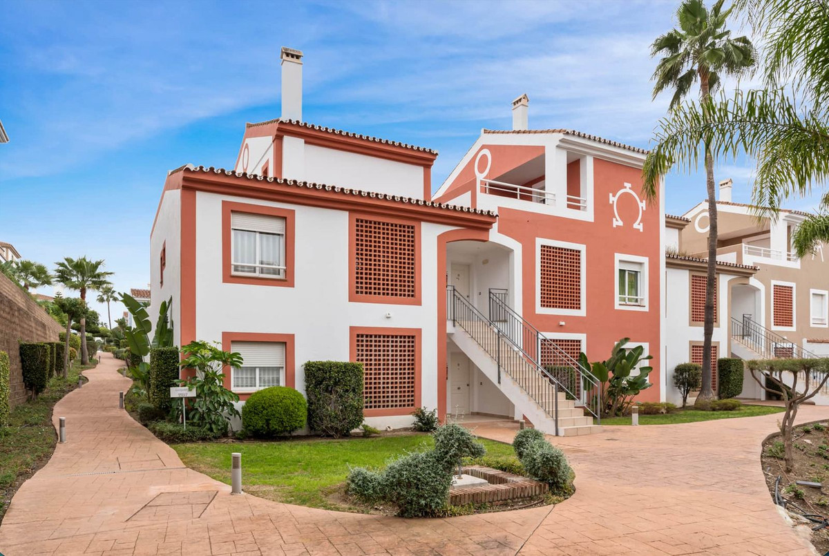 2 Bed Apartment for sale in Estepona Costa Del Sol, Málaga, Spain