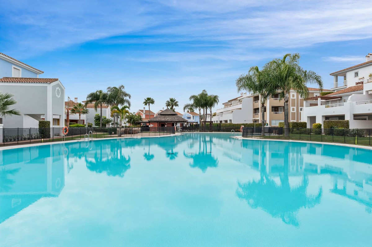 2 Bed Apartment for sale in Estepona Costa Del Sol, Málaga, Spain