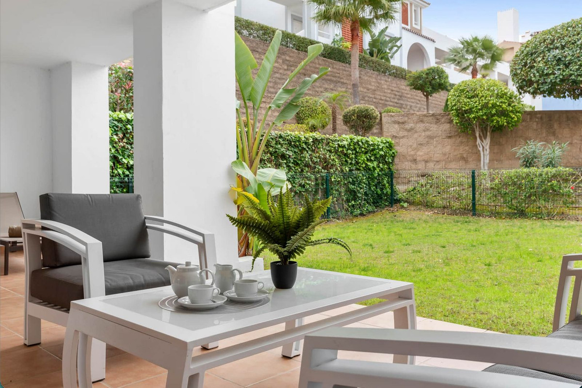 2 Bed Apartment for sale in Estepona Costa Del Sol, Málaga, Spain