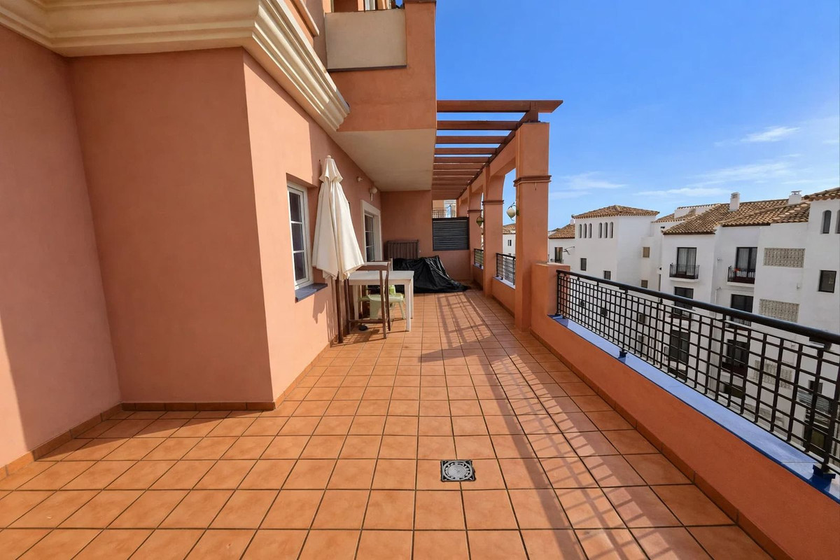 3 Bed Apartment for sale in La Duquesa Costa Del Sol, Málaga, Spain