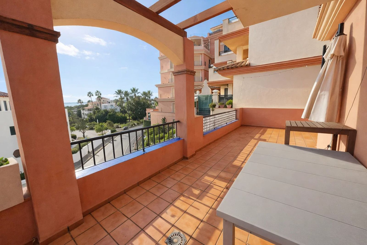 3 Bed Apartment for sale in La Duquesa Costa Del Sol, Málaga, Spain