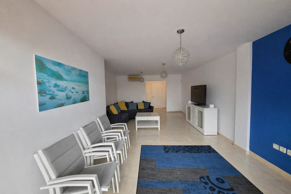 3 Bed Apartment for sale in La Duquesa Costa Del Sol, Málaga, Spain