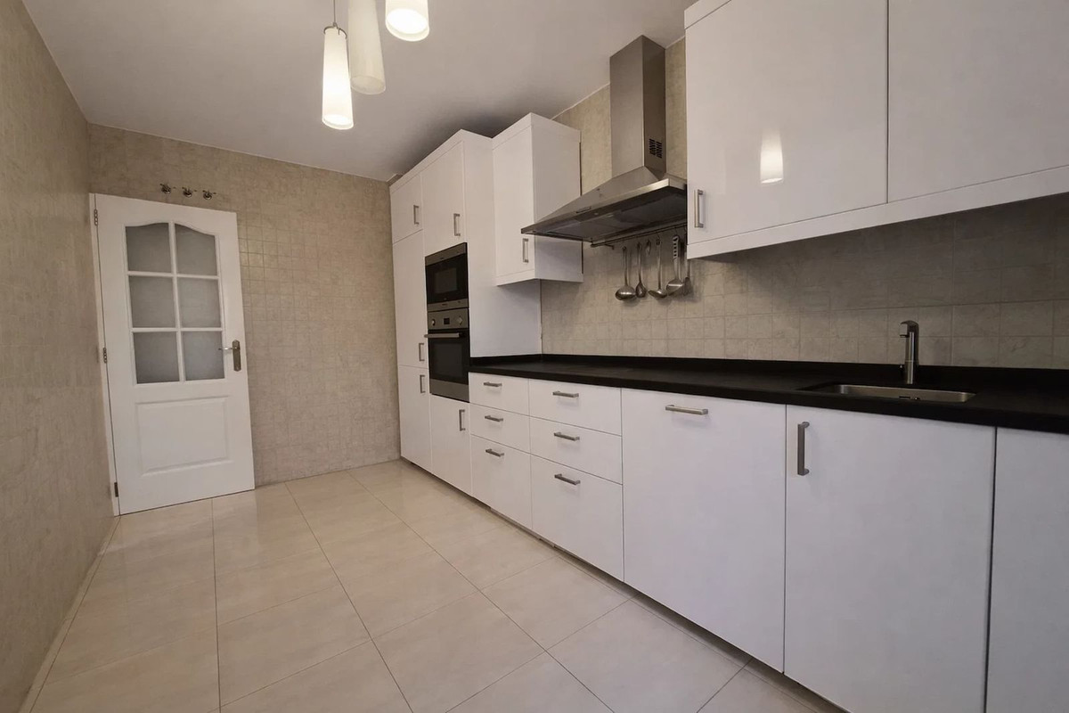 3 Bed Apartment for sale in La Duquesa Costa Del Sol, Málaga, Spain