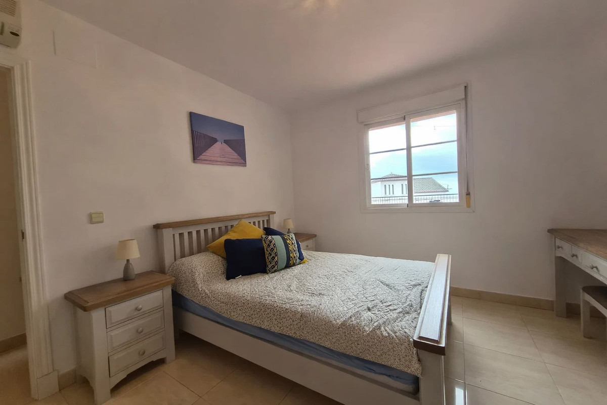 3 Bed Apartment for sale in La Duquesa Costa Del Sol, Málaga, Spain