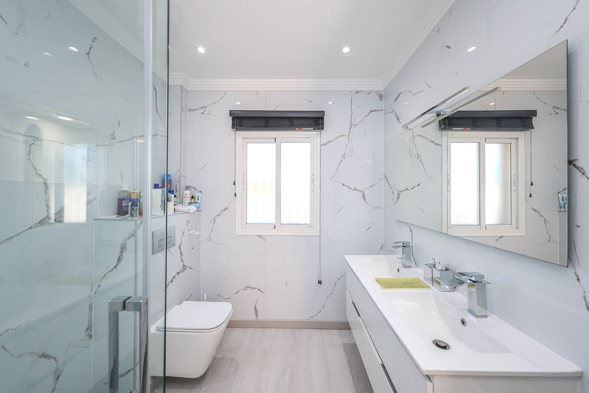 Se vende Villa - Chalet de 3 dormitorios en Costa Del Sol, Málaga, España