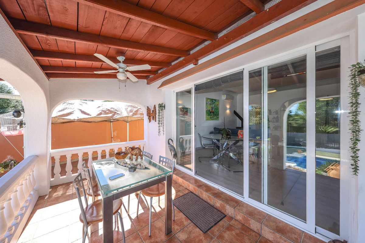 Se vende Villa - Chalet de 3 dormitorios en Costa Del Sol, Málaga, España