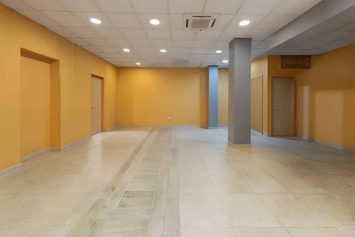 Commercial unit for sale in Las Lagunas Costa Del Sol, Málaga, Spain
