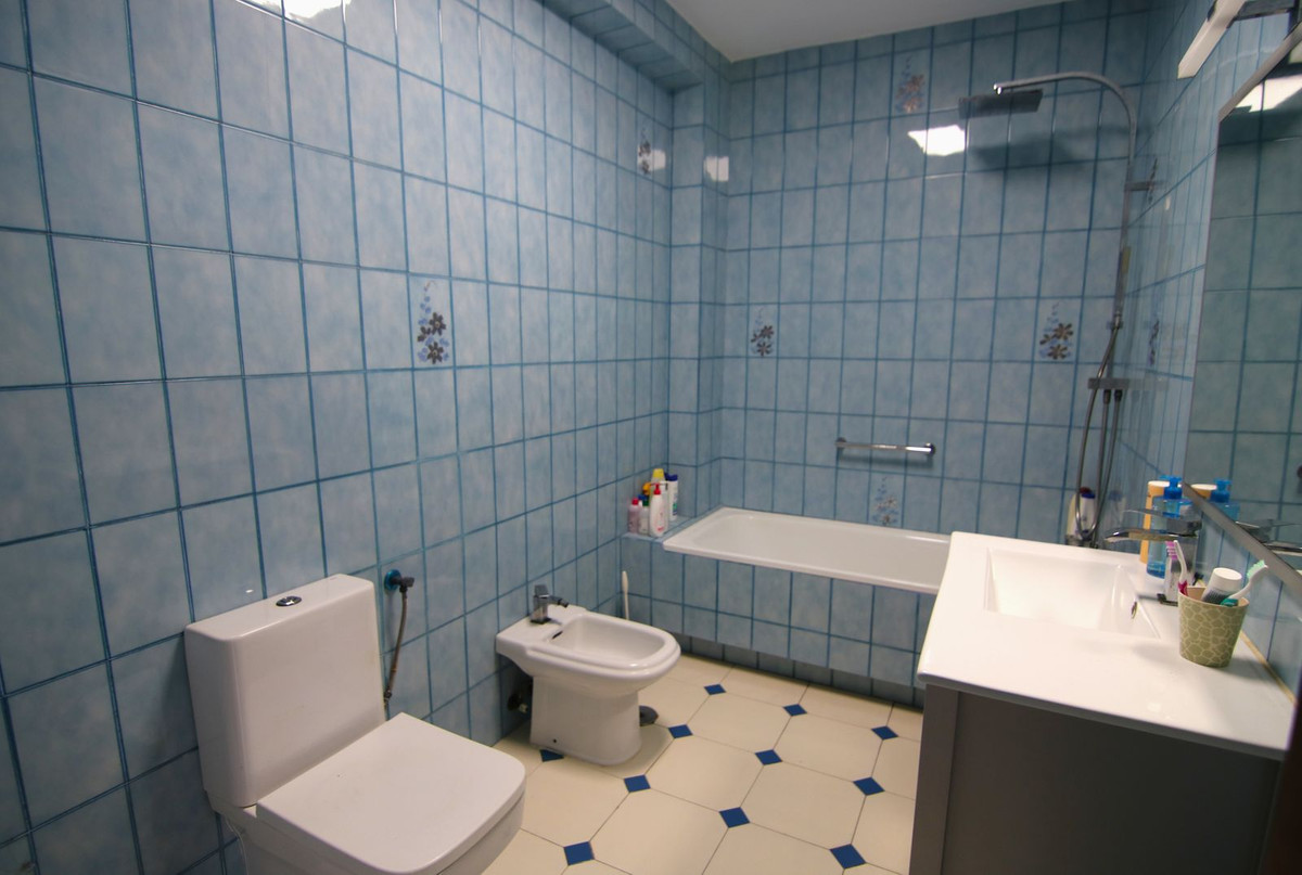 6 Bed Townhouse for sale in Coín Costa Del Sol, Málaga, Spain