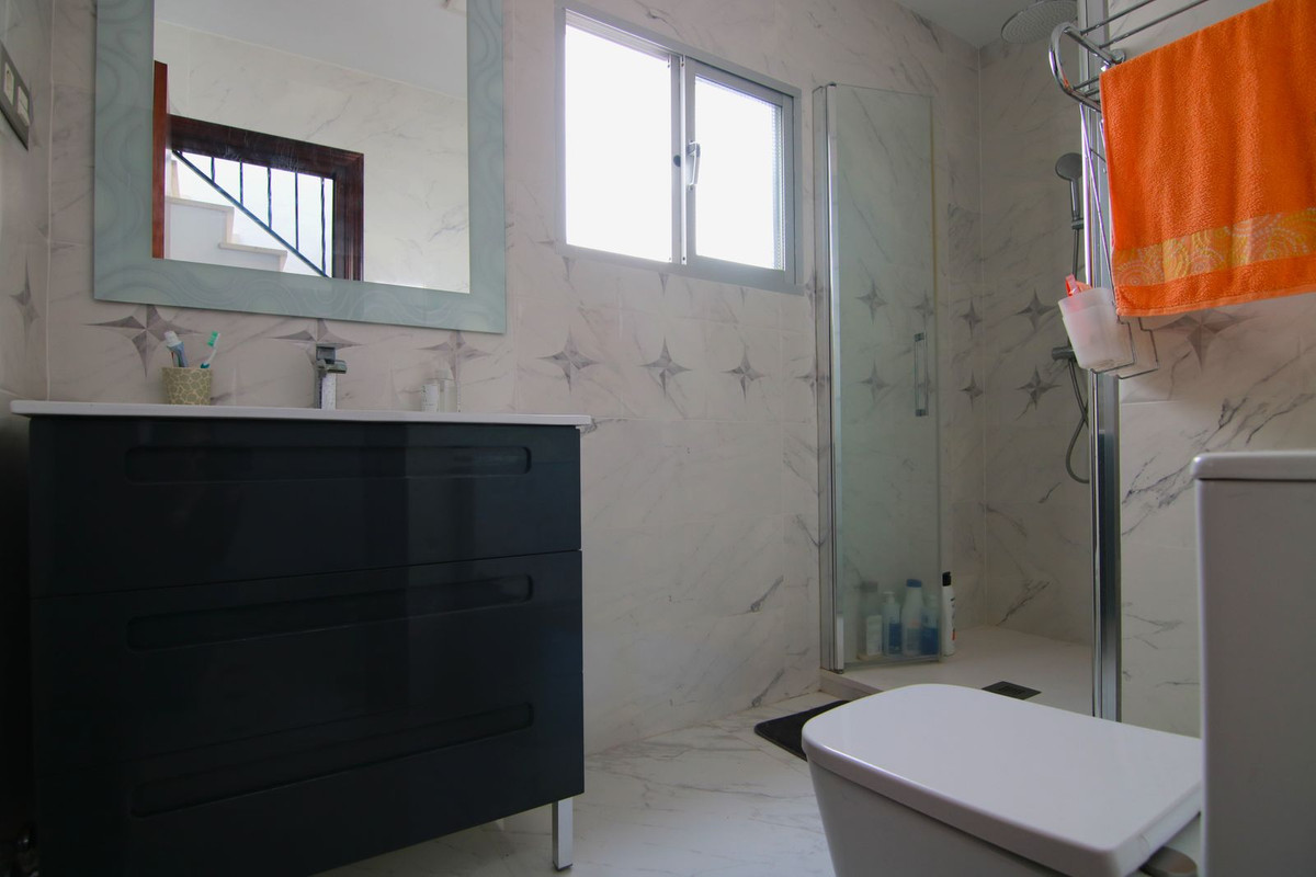 6 Bed Townhouse for sale in Coín Costa Del Sol, Málaga, Spain